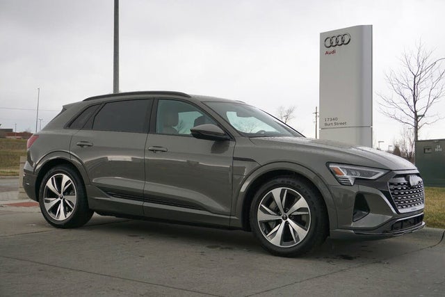 2024 Audi Q8 e-tron quattro Premium AWD