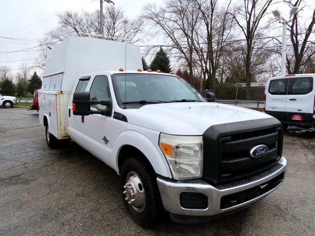 2011 Ford F-350 Super Duty Chassis Lariat Crew Cab DRW RWD