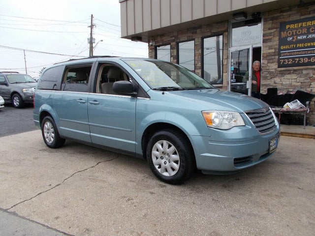 2009 Chrysler Town & Country LX FWD