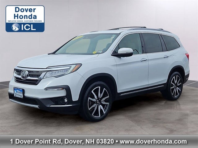2022 Honda Pilot Touring AWD with Rear Captain's Chairs