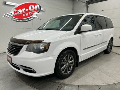 Chrysler Town & Country S FWD 2015