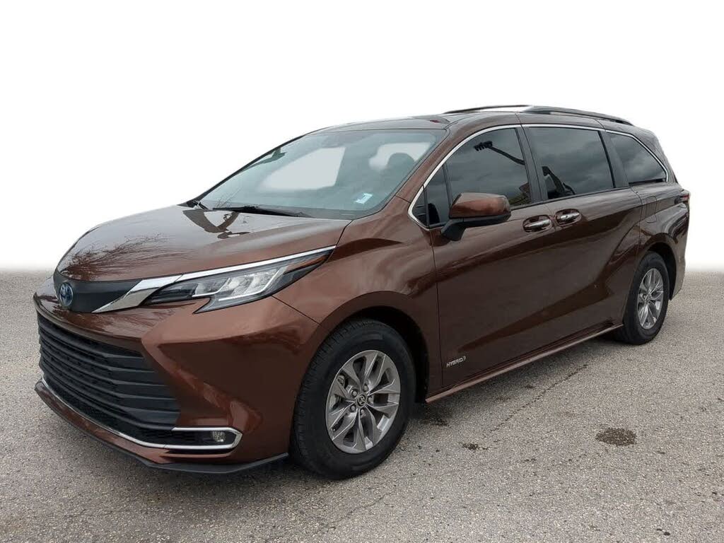 Used 2021 Toyota Sienna XLE for sale at HGreg