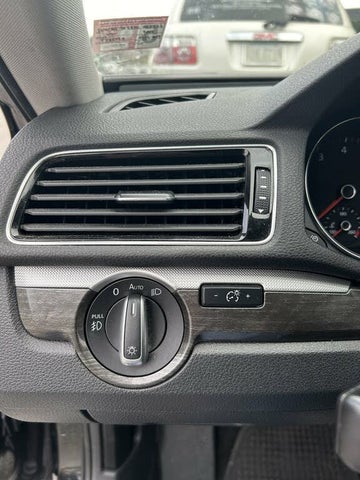 2017 Volkswagen Passat 1.8T SE with Technology Pkg