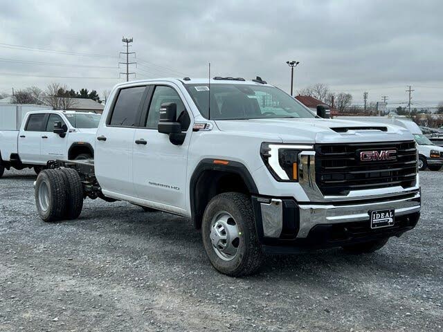 2024 GMC Sierra 3500HD Chassis Pro Crew Cab 4WD