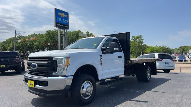 2017 Ford F-350 Super Duty Chassis XL DRW LB 4WD