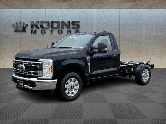2024 Ford F-350 Super Duty Chassis XLT RWD