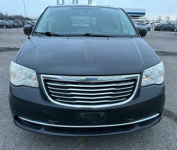 Chrysler Town & Country Touring-L FWD 2012