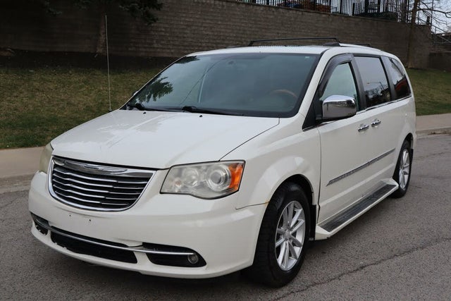 Chrysler Town & Country Limited FWD 2012