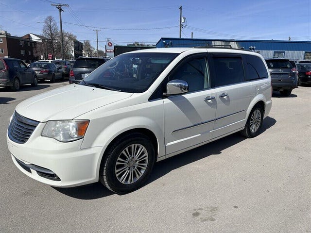 Chrysler Town & Country Touring-L FWD 2013