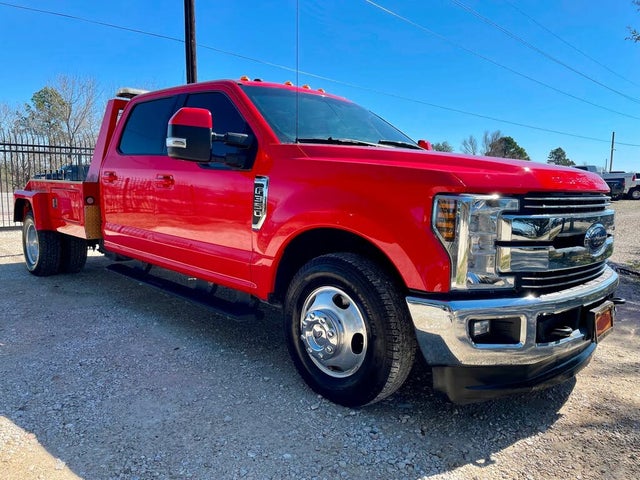 2019 Ford F-350 Super Duty Chassis Lariat Crew Cab DRW RWD
