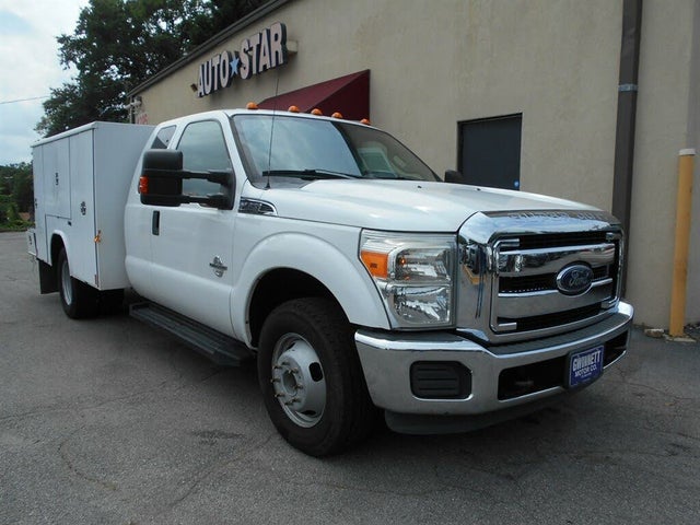 2013 Ford F-350 Super Duty Chassis XLT SuperCab DRW RWD