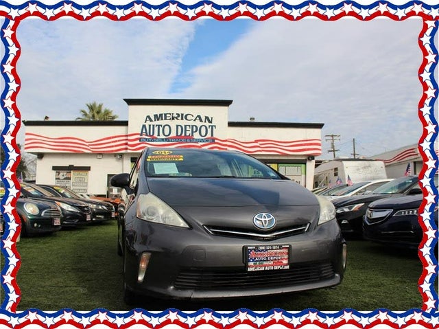 2014 Toyota Prius v Two FWD