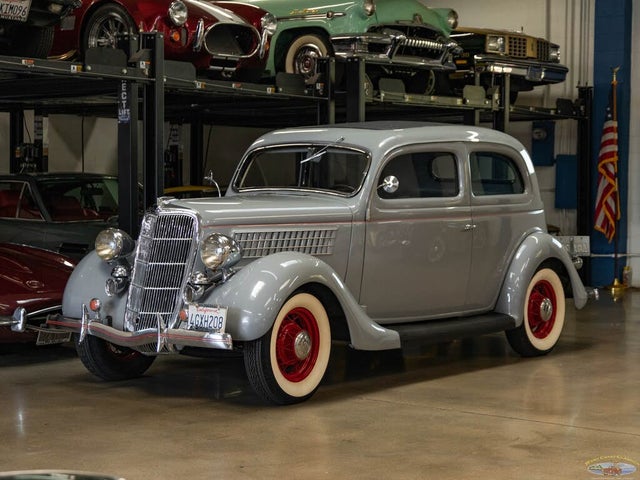 1935 Ford Deluxe Coupe