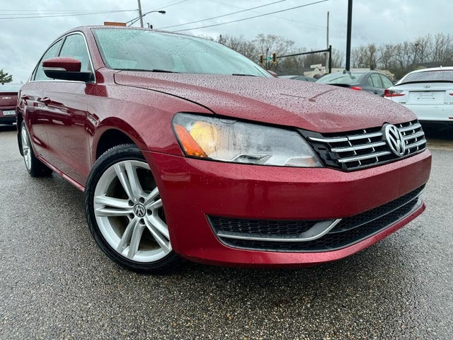 2015 Volkswagen Passat 2.0L TDI SE FWD with Sunroof and Navigation