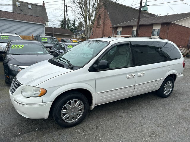 2005 Chrysler Town & Country Limited LWB FWD