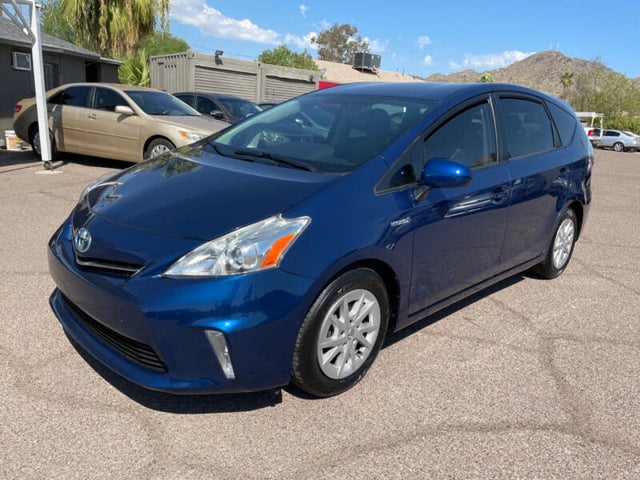 2014 Toyota Prius v Two FWD