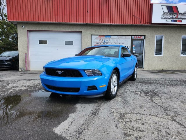 Ford Mustang Coupe RWD with Pony Package 2011