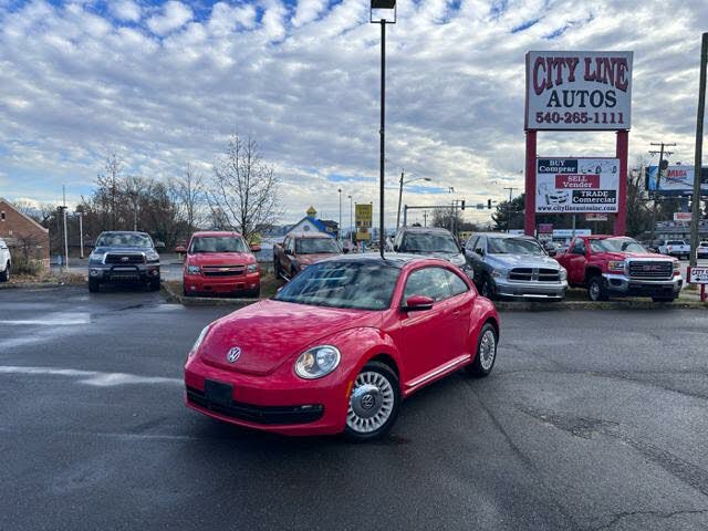 2013 Volkswagen Beetle 2.5L with Sunroof, Sound, and Navigation
