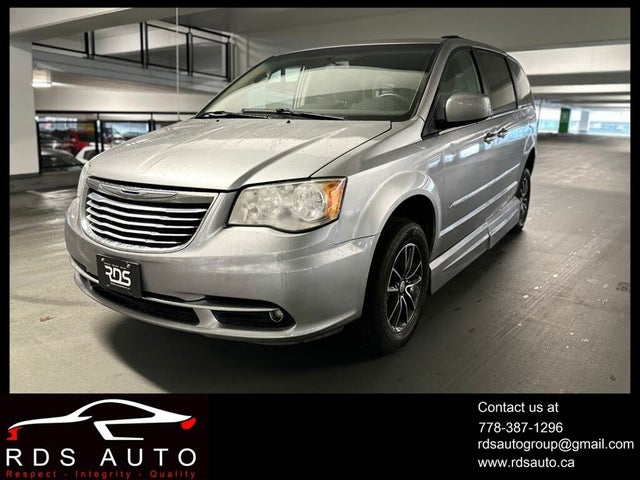 Chrysler Town & Country Touring-L FWD 2013