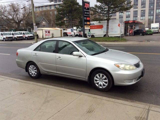 Toyota Camry XLE FWD 2005