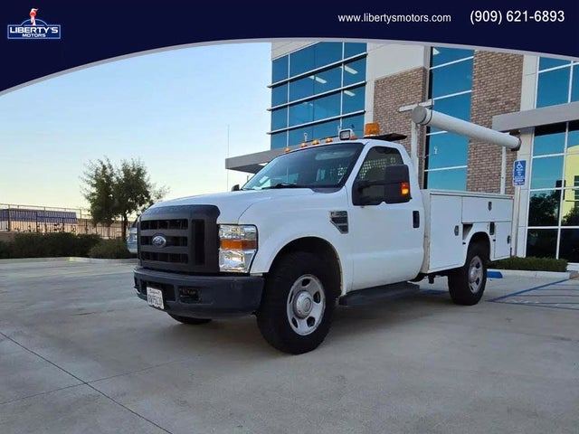 2009 Ford F-350 Super Duty Chassis XLT RWD