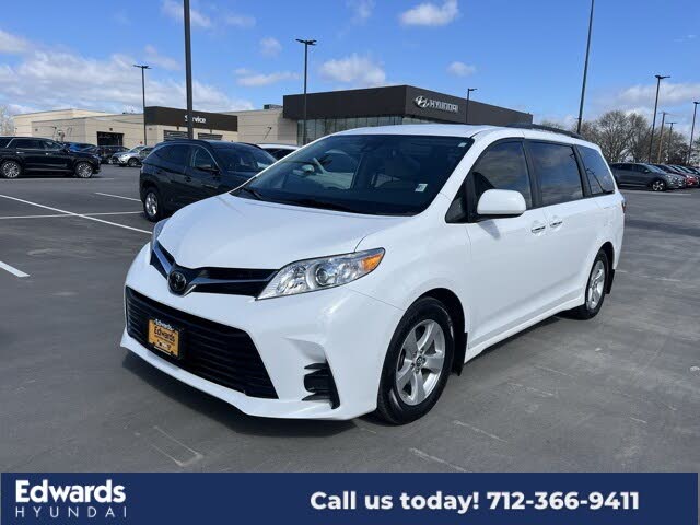 2020 Toyota Sienna LE 7-Passenger FWD with Auto-Access Seat