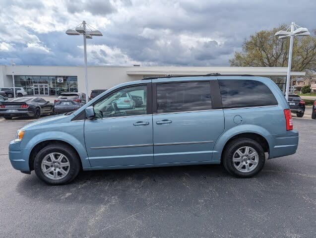 2009 Chrysler Town & Country Touring FWD