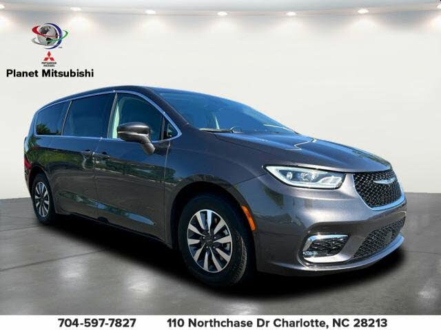 2022 Chrysler Pacifica Hybrid Touring L FWD