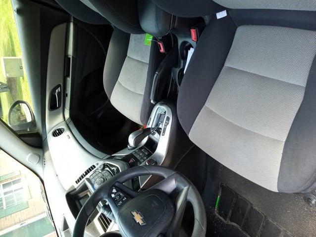 2014 Chevrolet Cruze LS Sedan FWD