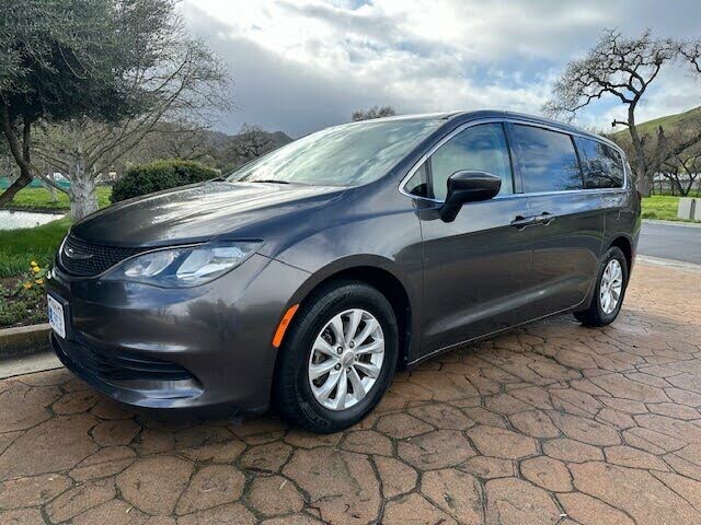 2017 Chrysler Pacifica Touring FWD