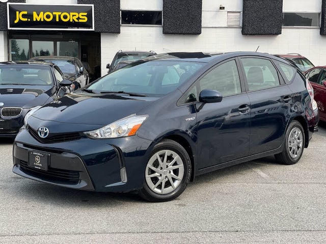 Toyota Prius v Two FWD 2017