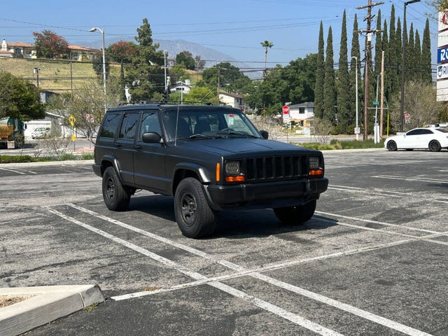 1998 Jeep Cherokee Sport 4-Door RWD