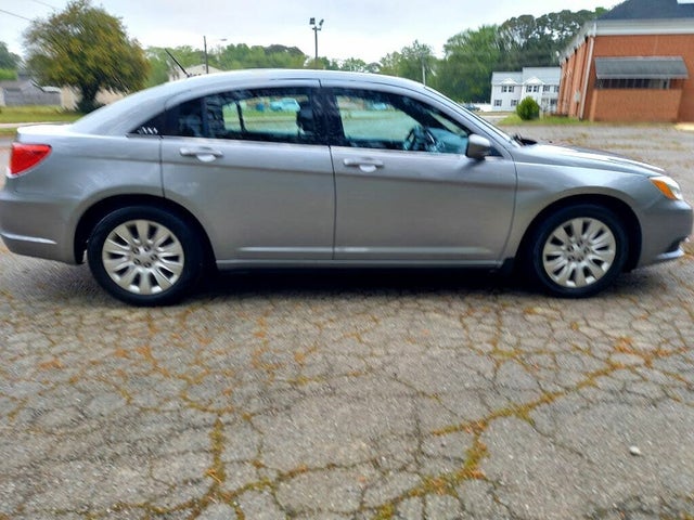 2013 Chrysler 200 LX Sedan FWD
