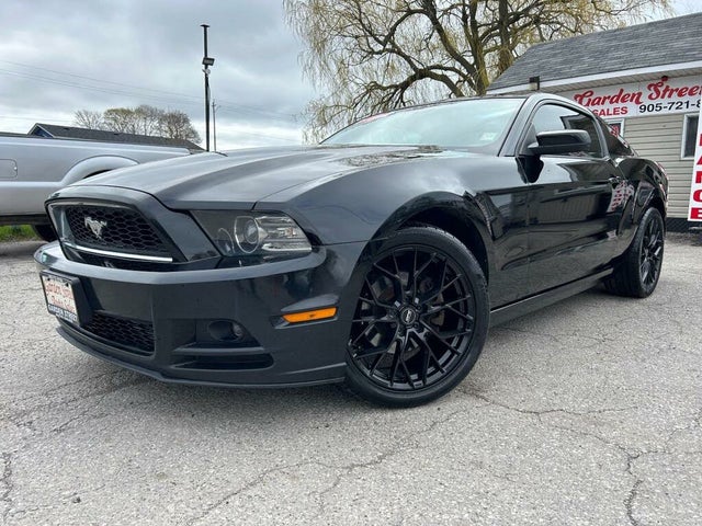 Ford Mustang V6 Premium Coupe RWD 2013