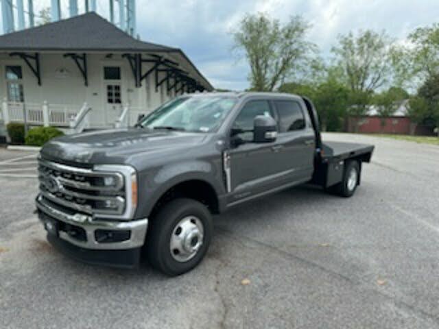 2023 Ford F-350 Super Duty Chassis Lariat Crew Cab DRW 4WD