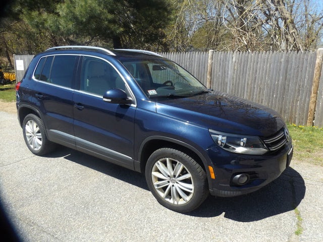 2013 Volkswagen Tiguan SE 4Motion with Sunroof and Navigation