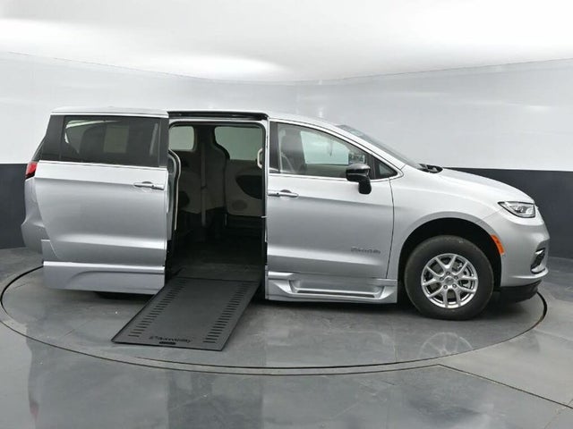 2024 Chrysler Pacifica Touring L FWD