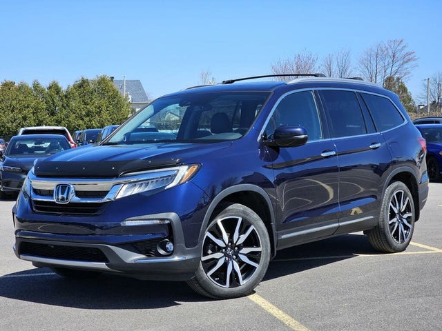 Honda Pilot Touring AWD with Rear Captains Chairs 2021