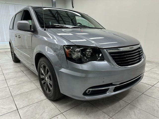 2014 Chrysler Town & Country S FWD