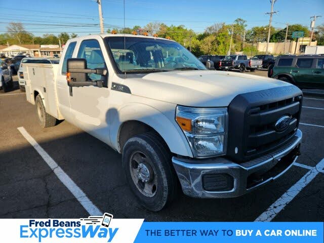 2014 Ford F-350 Super Duty Chassis XL SuperCab RWD