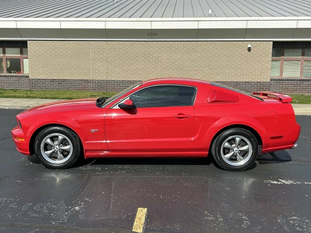 2005 Ford Mustang GT Premium Coupe RWD