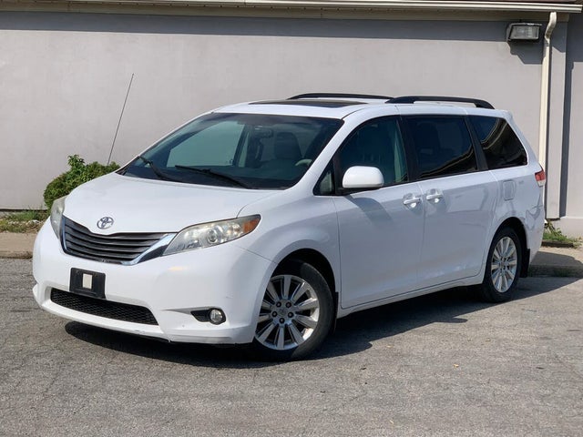 Toyota Sienna XLE 7-Passenger 2012