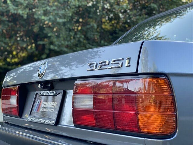 1991 BMW 3 Series 325i Sedan RWD
