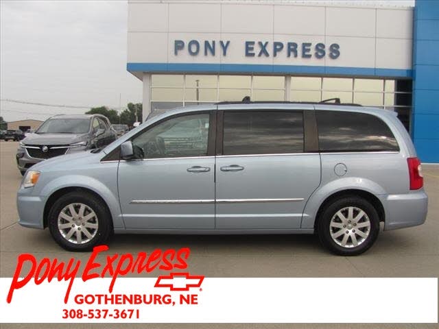 2013 Chrysler Town & Country Touring FWD
