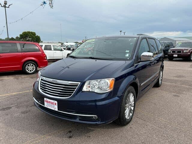 2016 Chrysler Town & Country Touring-L FWD
