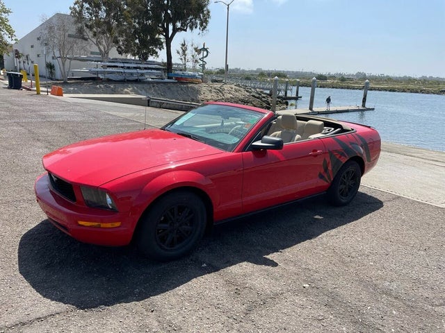 2007 Ford Mustang V6 Deluxe Convertible RWD