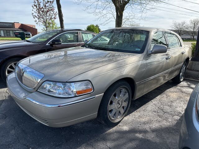 2005 Lincoln Town Car Signature Limited