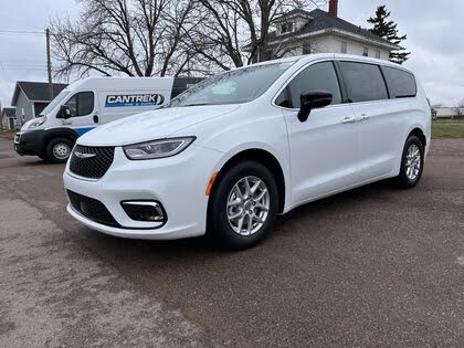 Chrysler Pacifica Touring FWD 2024