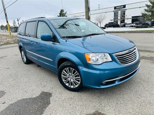 Chrysler Town & Country Touring FWD 2011