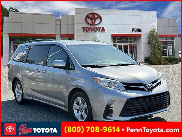 2018 Toyota Sienna LE 7-Passenger FWD with Auto-Access Seat